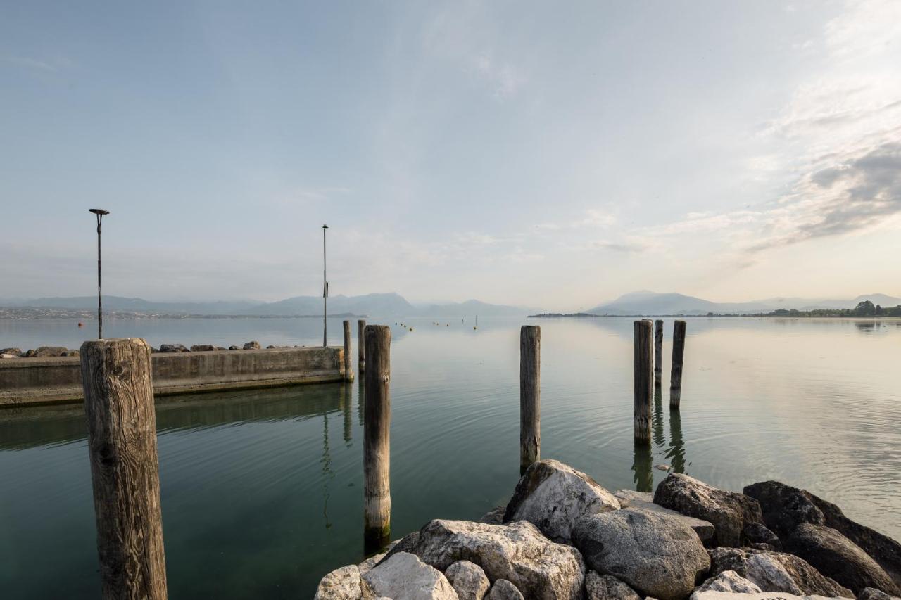 Hotel Aquila D'Oro Desenzano Desenzano del Garda Exteriör bild