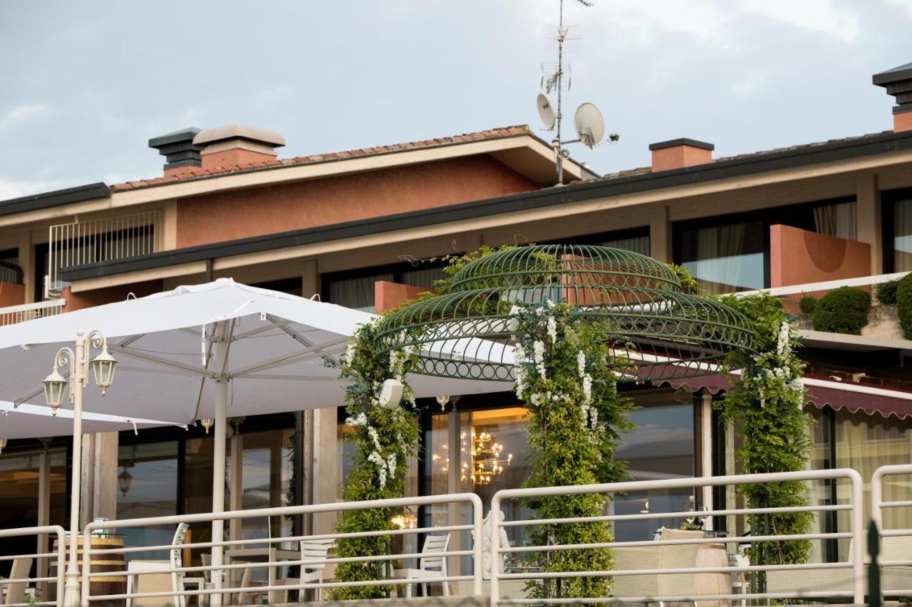Hotel Aquila D'Oro Desenzano Desenzano del Garda Exteriör bild