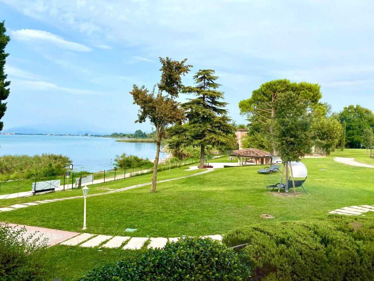 Hotel Aquila D'Oro Desenzano Desenzano del Garda Exteriör bild