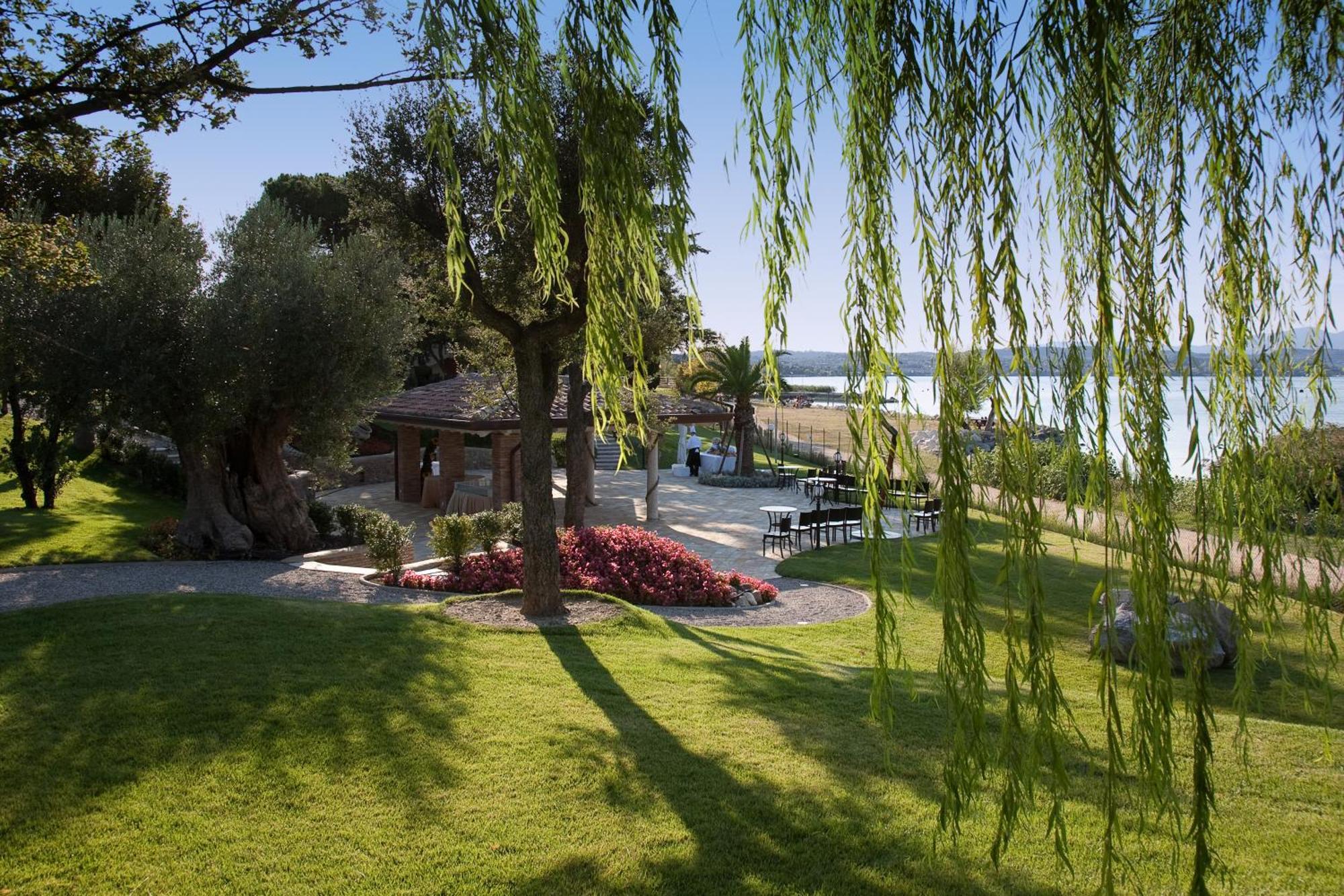 Hotel Aquila D'Oro Desenzano Desenzano del Garda Exteriör bild