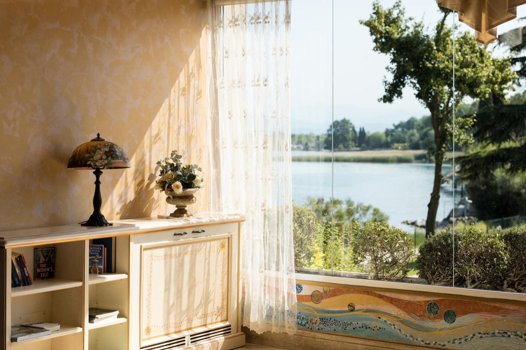 Hotel Aquila D'Oro Desenzano Desenzano del Garda Exteriör bild