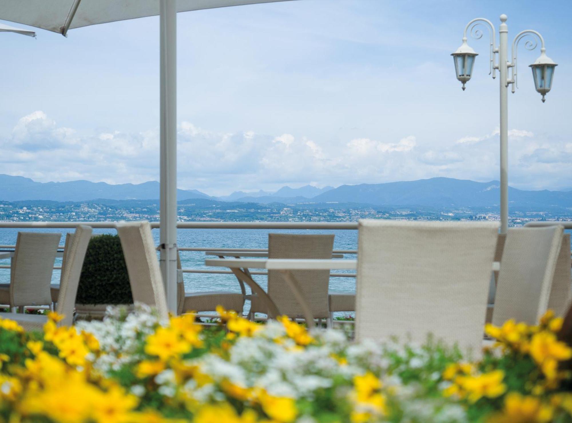 Hotel Aquila D'Oro Desenzano Desenzano del Garda Exteriör bild