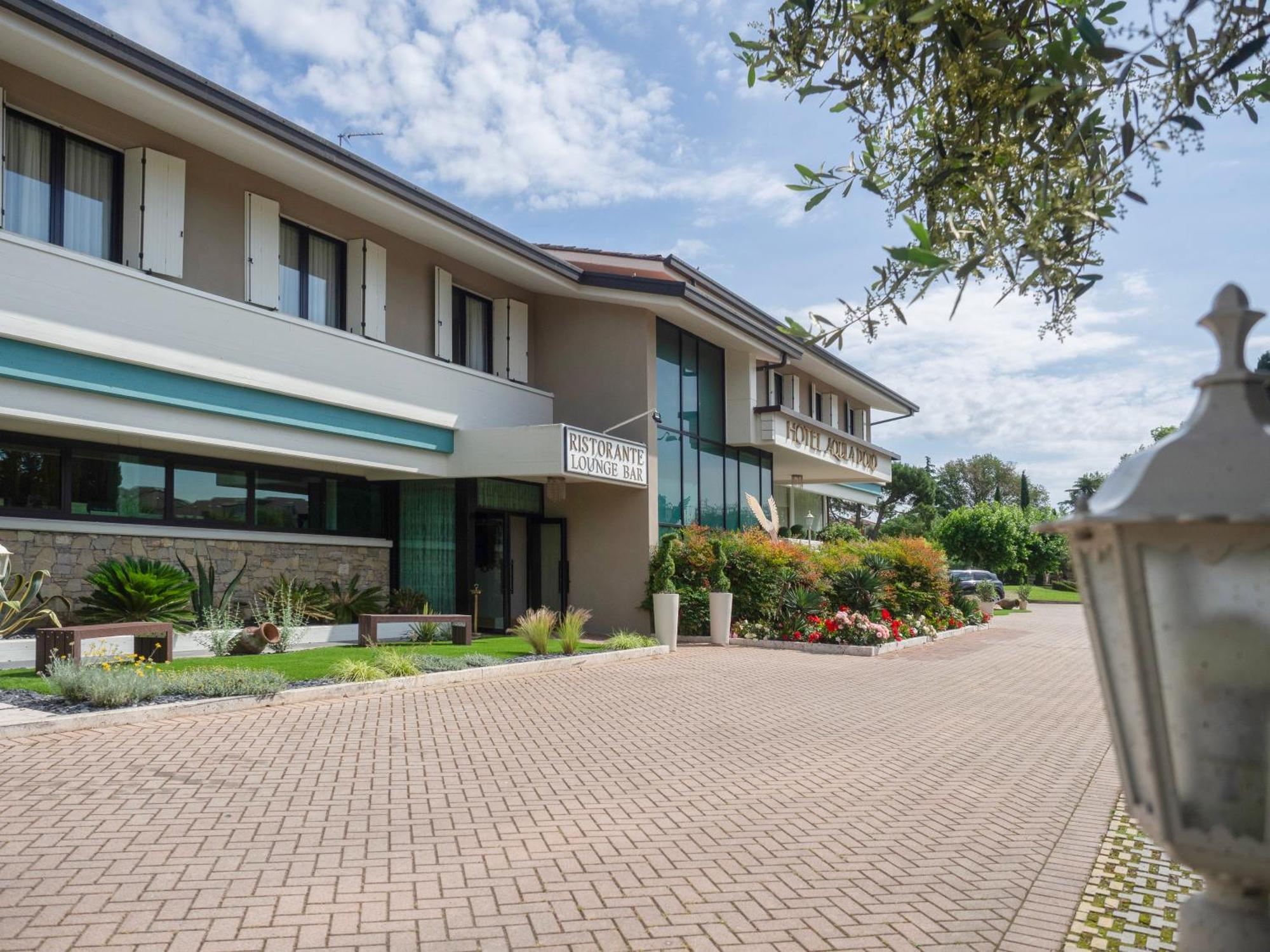Hotel Aquila D'Oro Desenzano Desenzano del Garda Exteriör bild