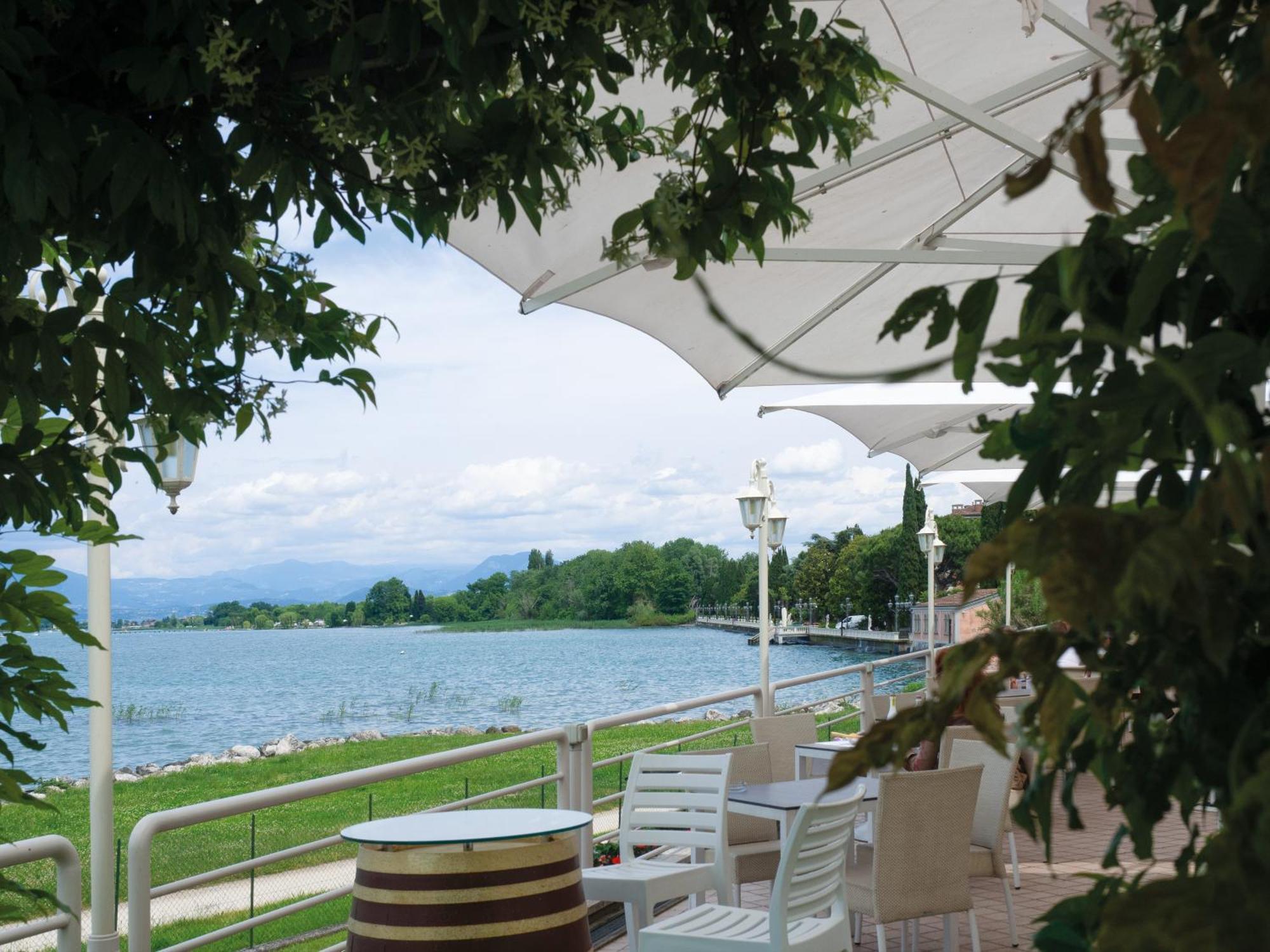 Hotel Aquila D'Oro Desenzano Desenzano del Garda Exteriör bild