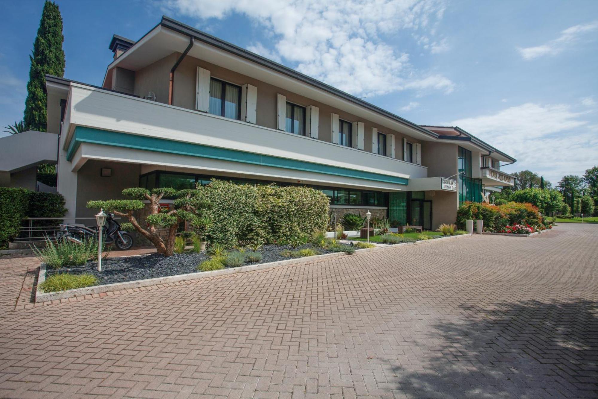 Hotel Aquila D'Oro Desenzano Desenzano del Garda Exteriör bild