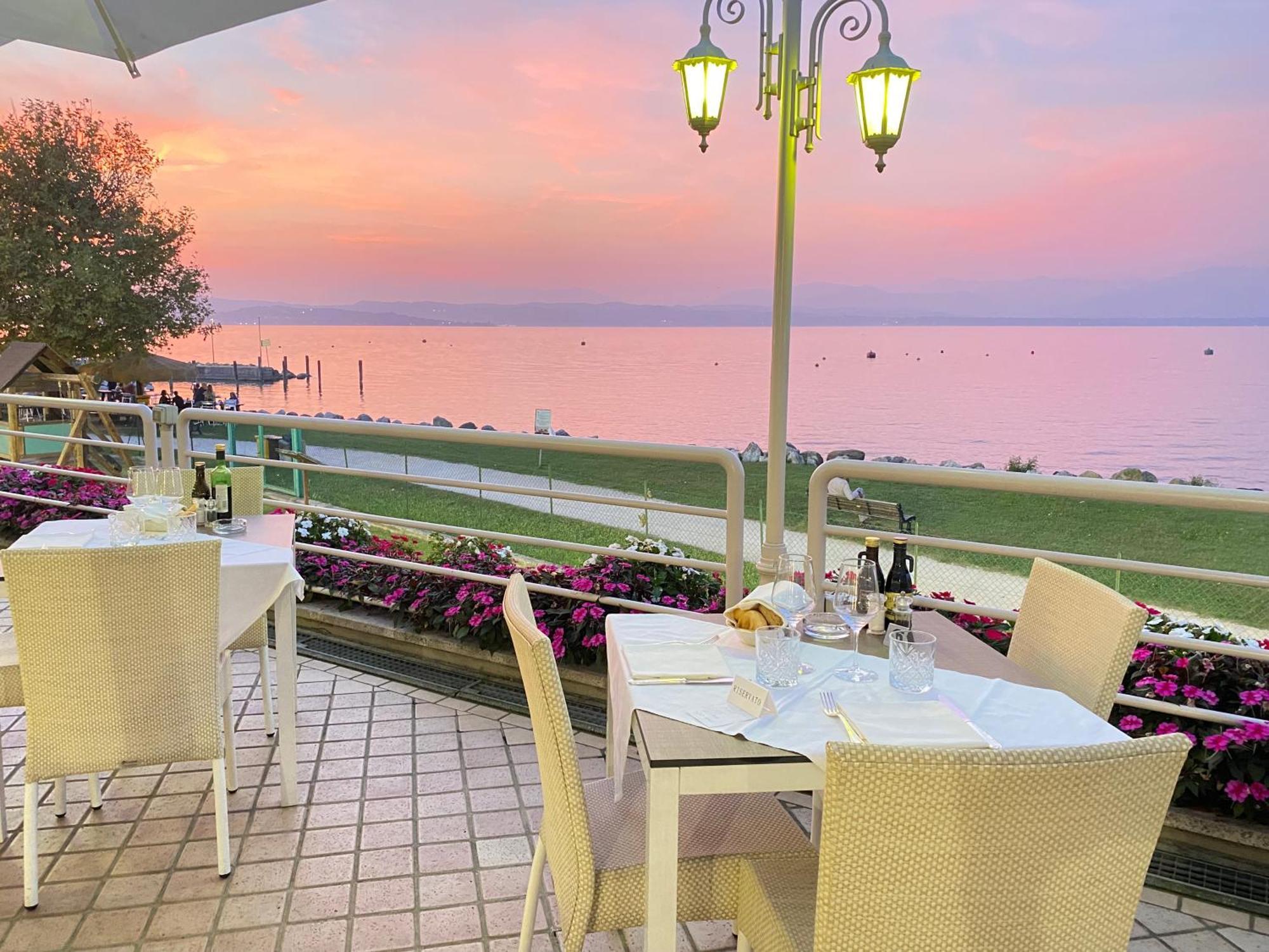 Hotel Aquila D'Oro Desenzano Desenzano del Garda Exteriör bild