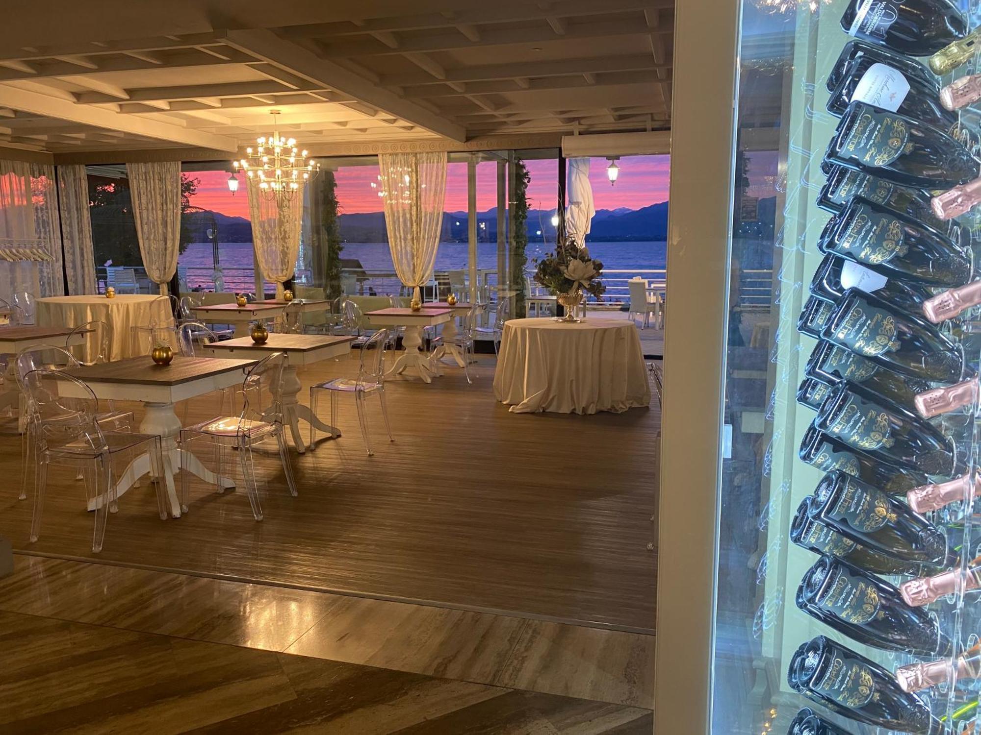 Hotel Aquila D'Oro Desenzano Desenzano del Garda Exteriör bild