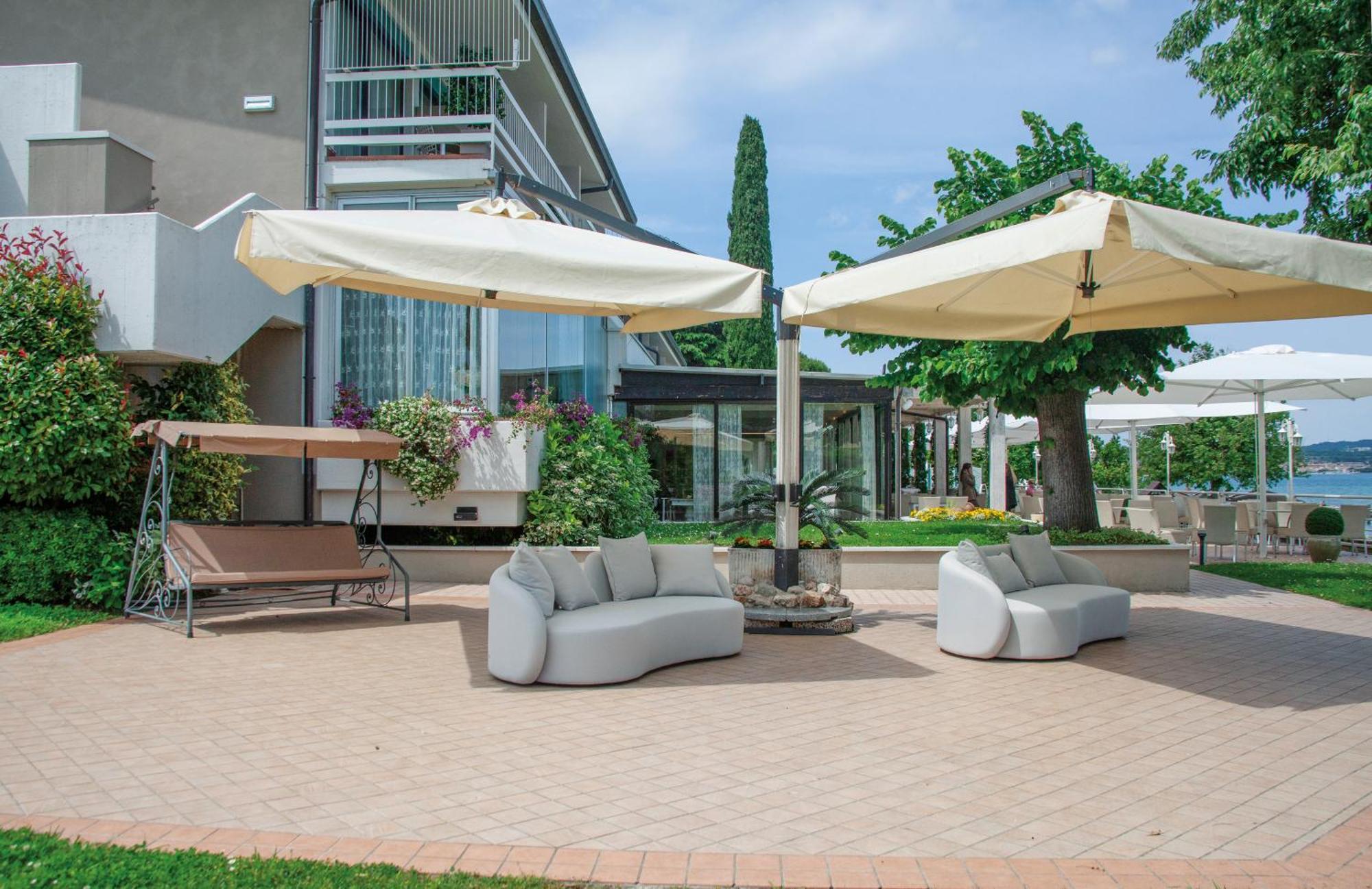Hotel Aquila D'Oro Desenzano Desenzano del Garda Exteriör bild