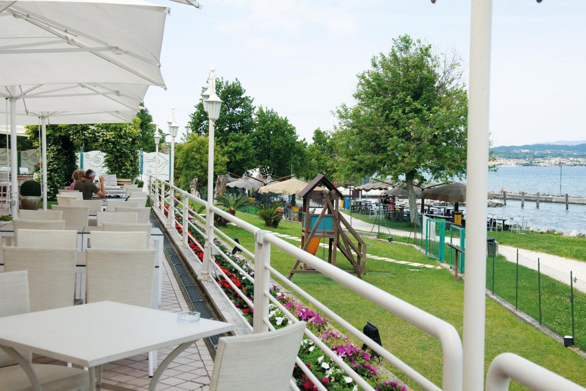 Hotel Aquila D'Oro Desenzano Desenzano del Garda Exteriör bild