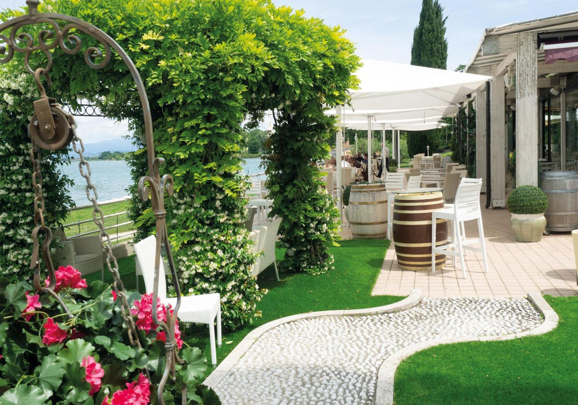 Hotel Aquila D'Oro Desenzano Desenzano del Garda Exteriör bild