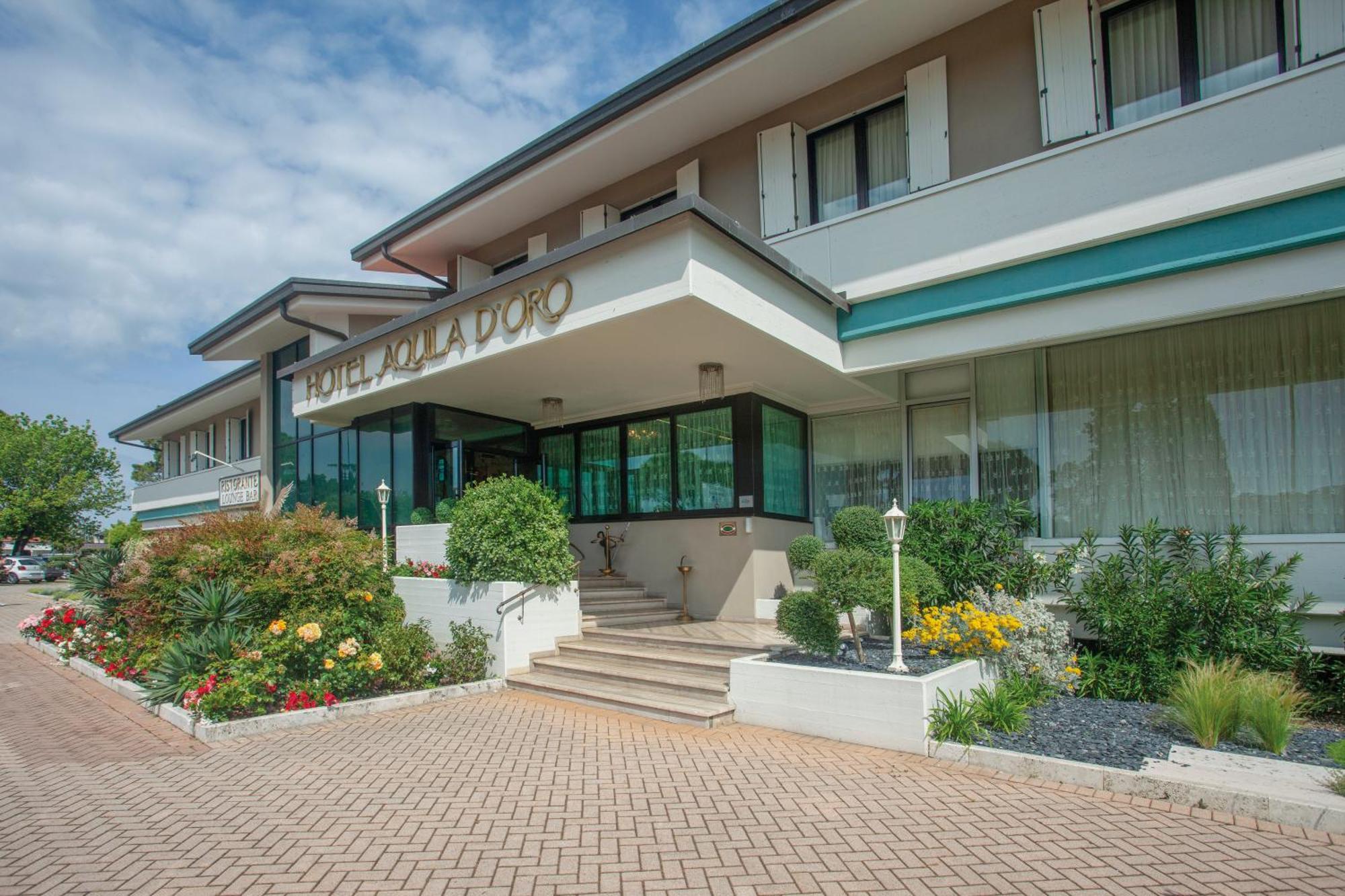 Hotel Aquila D'Oro Desenzano Desenzano del Garda Exteriör bild