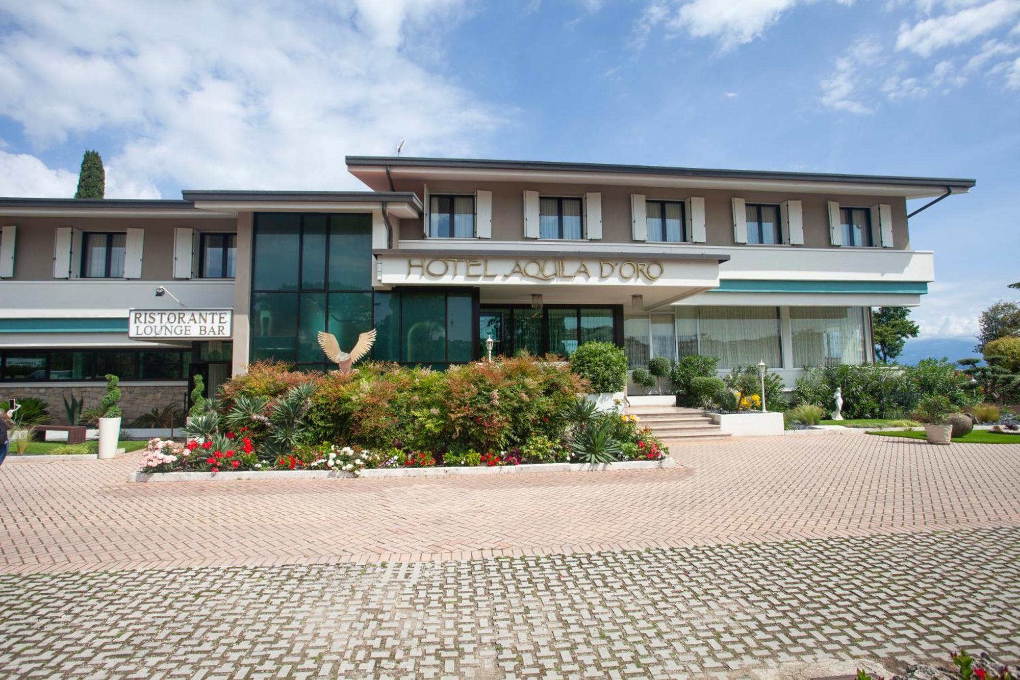Hotel Aquila D'Oro Desenzano Desenzano del Garda Exteriör bild