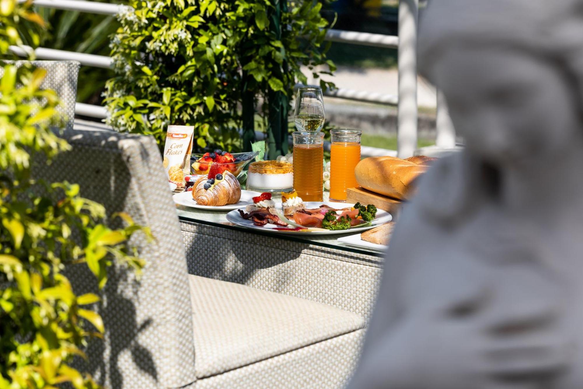Hotel Aquila D'Oro Desenzano Desenzano del Garda Exteriör bild