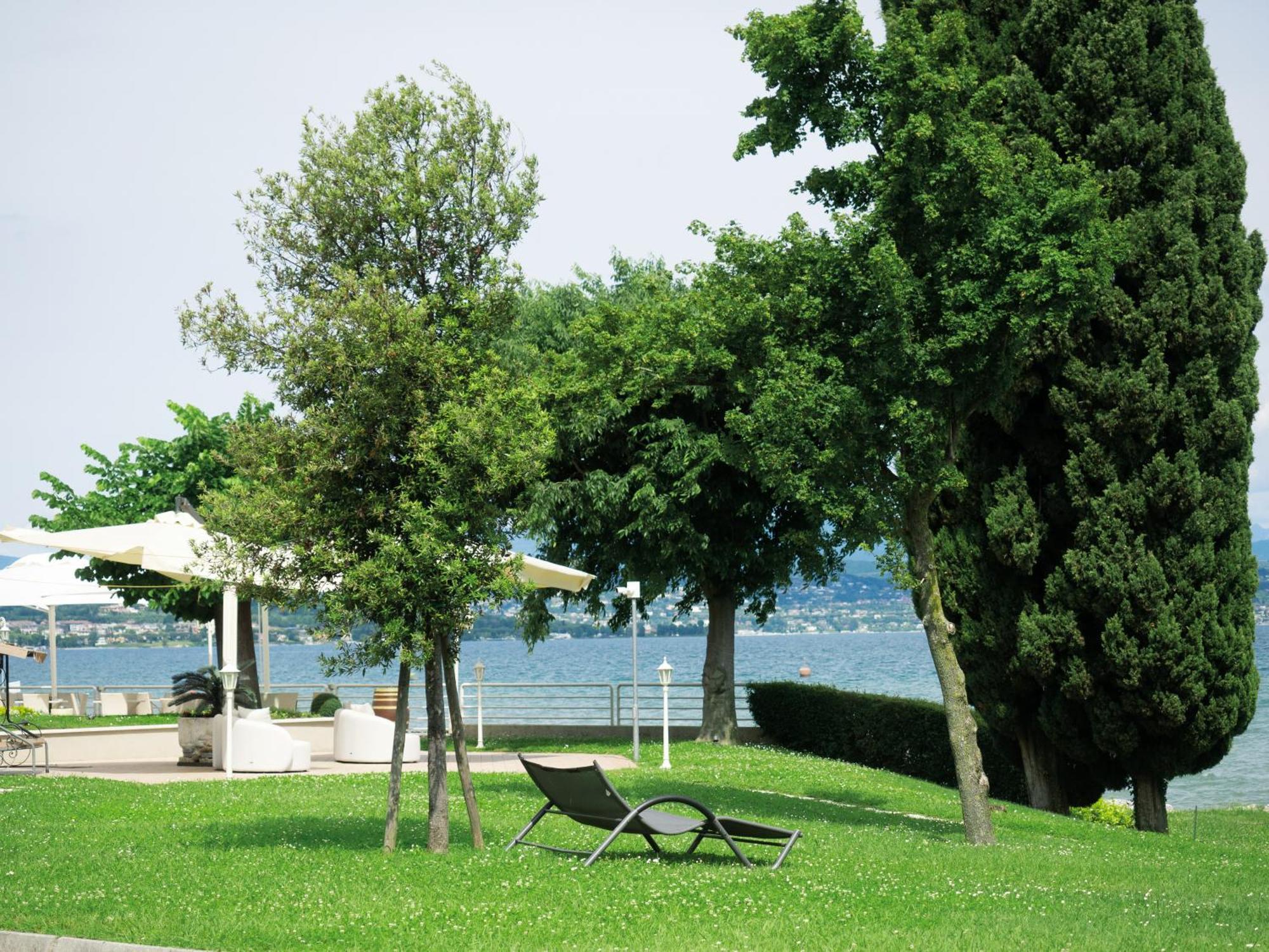 Hotel Aquila D'Oro Desenzano Desenzano del Garda Exteriör bild