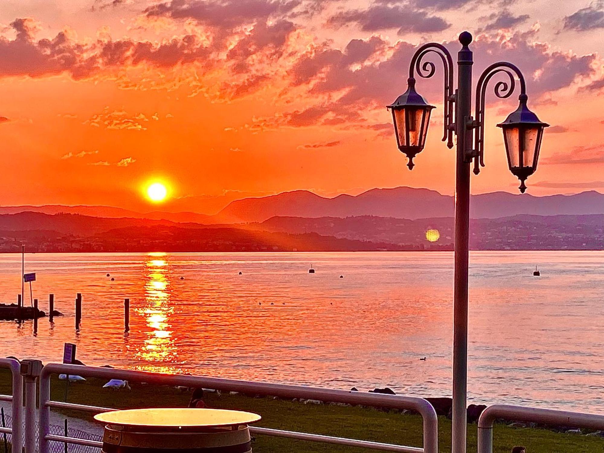 Hotel Aquila D'Oro Desenzano Desenzano del Garda Exteriör bild
