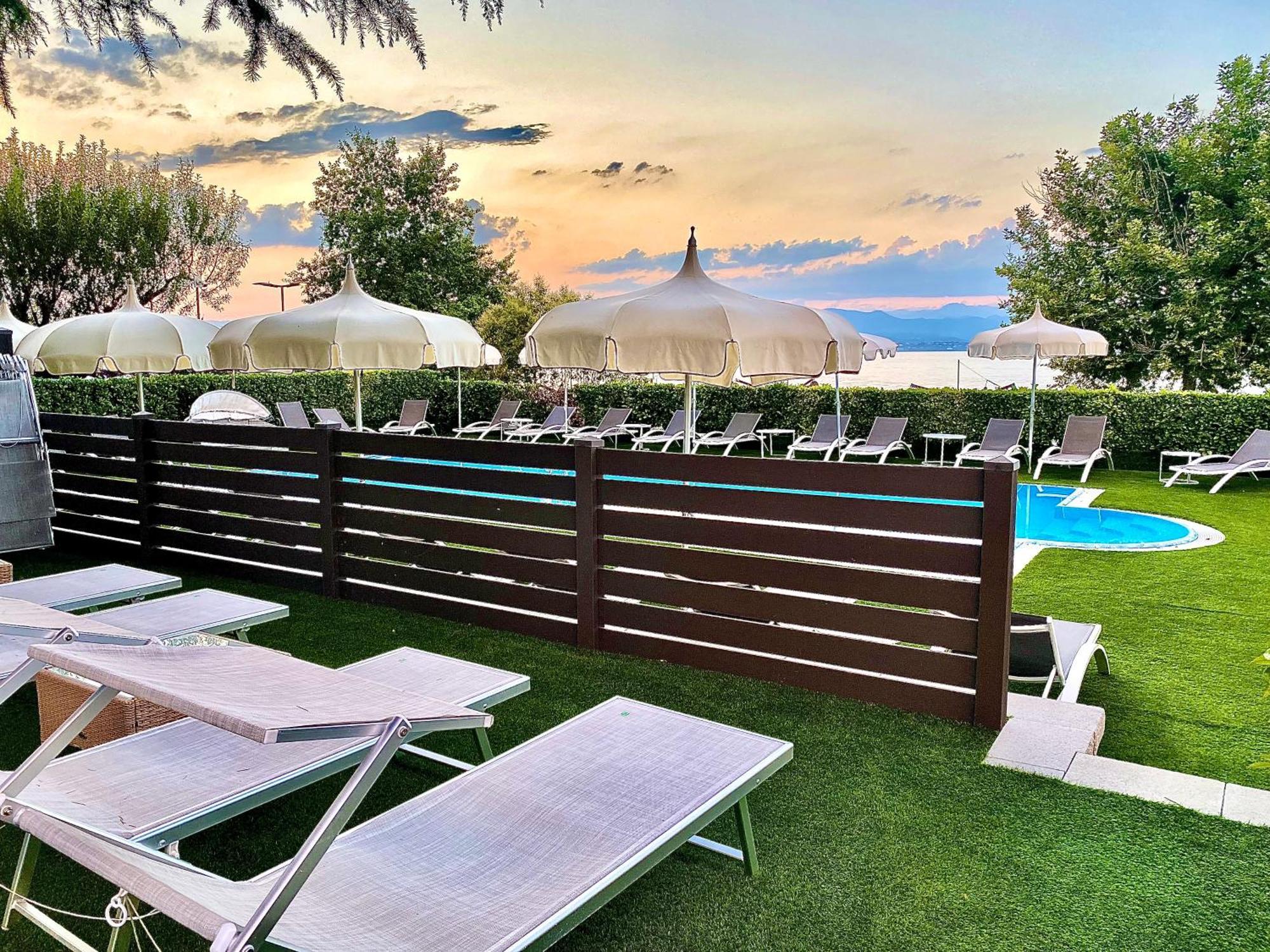 Hotel Aquila D'Oro Desenzano Desenzano del Garda Exteriör bild