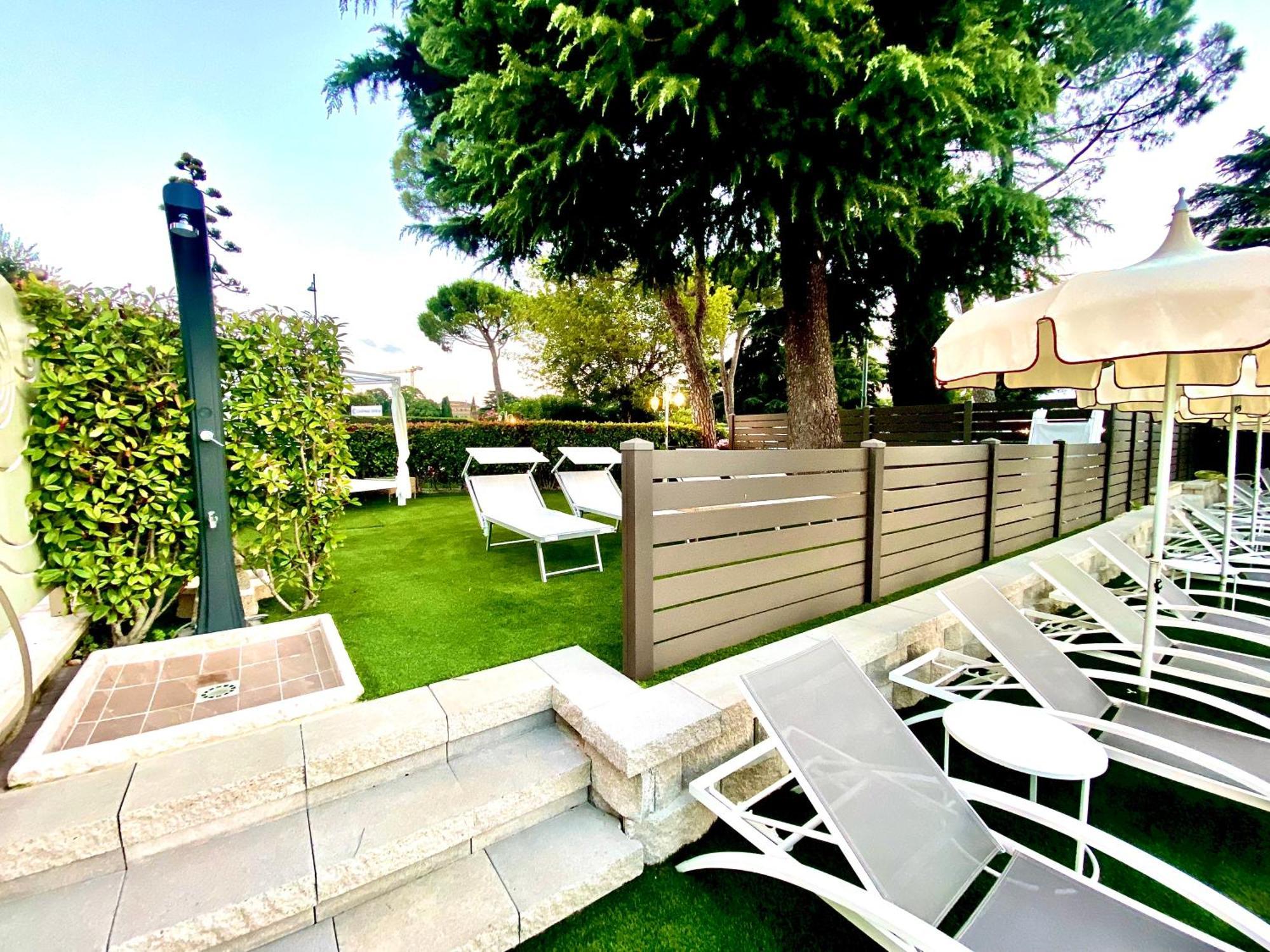 Hotel Aquila D'Oro Desenzano Desenzano del Garda Exteriör bild